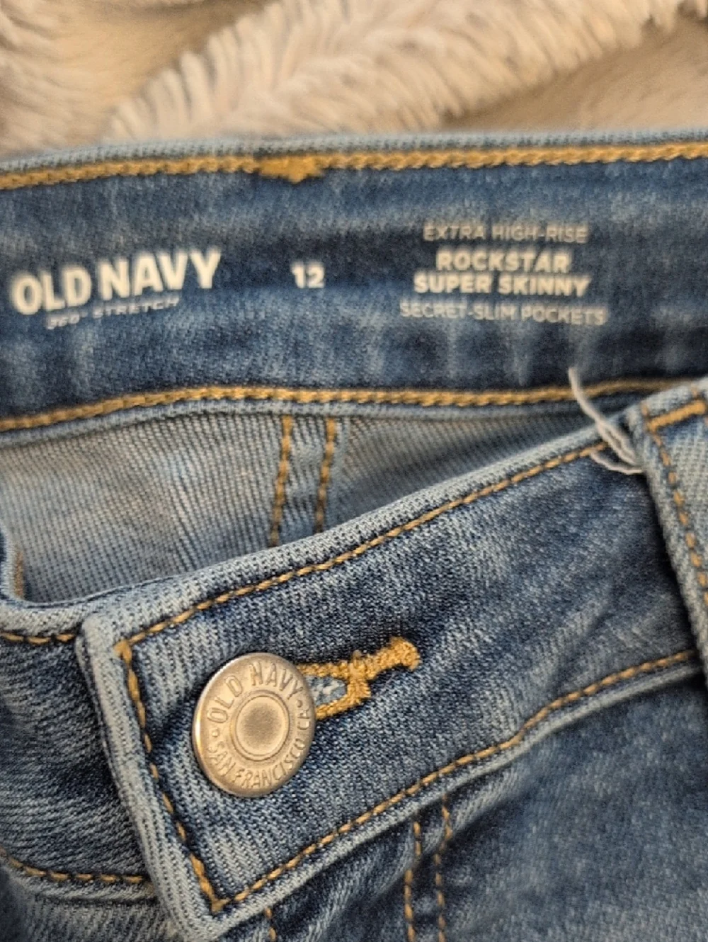 Old Navy Rockstar Super Skinny Jeans - Picture 2 of 3